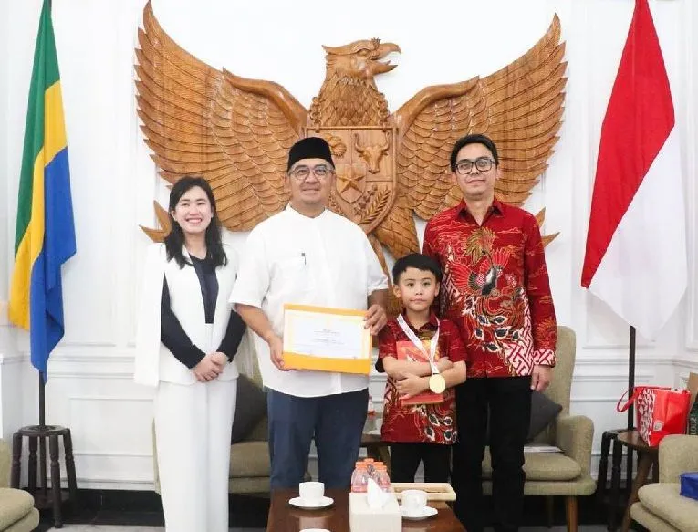 Siswa Kelas 3 SD Asal Bandung Raih Top 2 Neo Science Olympiad 2025 di AS, Diundang Kunjungi NASA