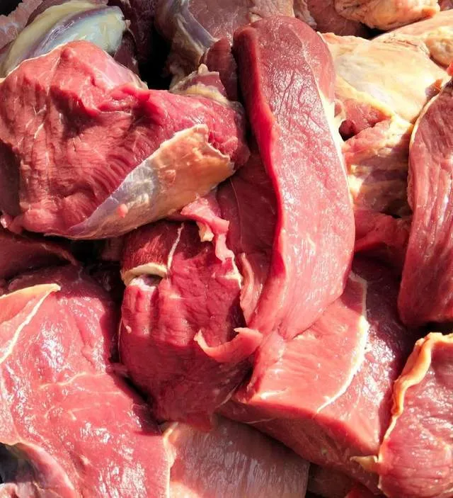 Harga Daging Sapi di Pasar Melonguane Turun, Namun Permintaan Masih Rendah