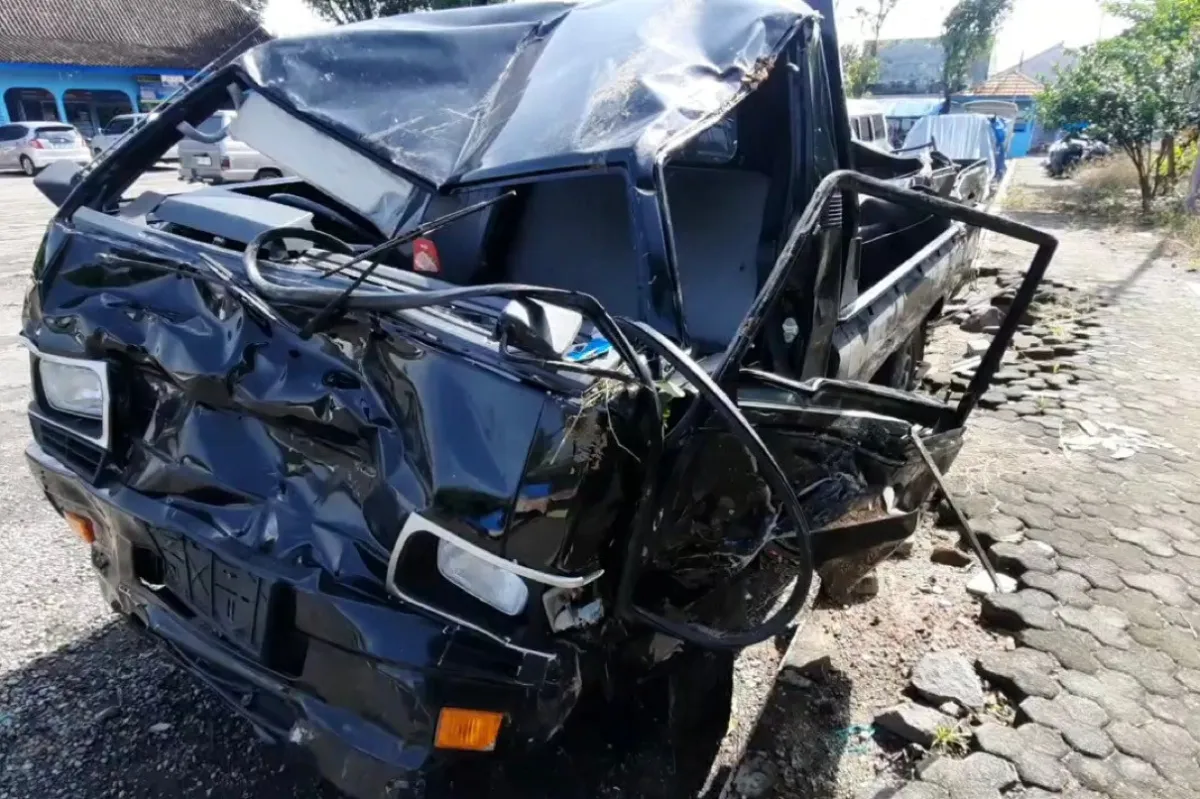 Diduga Balap Liar di Magetan Berujung Kecelakaan, Pikap Pengangkut Sayur Tabrak Kerumunan