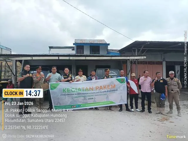 Pemkab Humbahas Tertibkan dan Bongkar Papan Reklame Tak Sesuai Ketentuan di Doloksanggul
