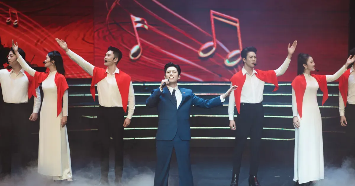 Lagu “Dear Party” jadi tonggak perjalanan artistik Anh Tú di panggung seni politik Vietnam