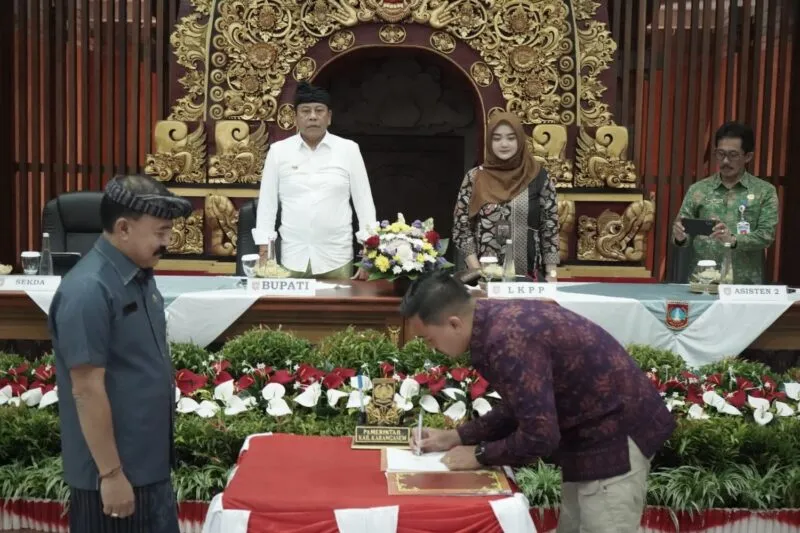 Pemkab Karangasem Teken Kontrak Payung Konsolidasi Pengadaan Kertas dan Tinta, Klaim Hemat APBD Rp1,36 Miliar