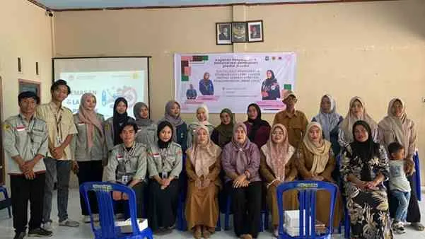 UNRAM Beri Penyuluhan Digital Marketing dan Pengenalan Label Produk bagi UMKM di Desa Sekotong Tengah