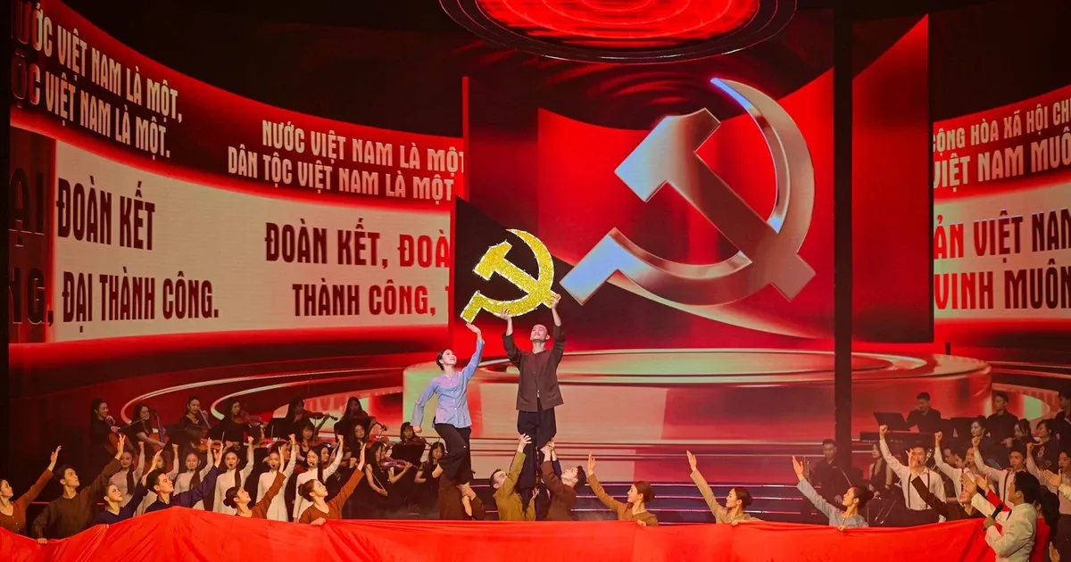 Program Politik dan Seni “Selamanya Setia pada Partai” Digelar Sambut HUT ke-96 Partai Komunis Vietnam