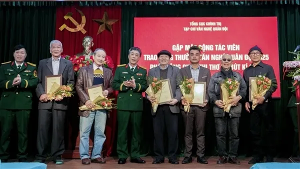 Majalah Sastra dan Seni Militer Vietnam Anugerahkan Penghargaan Karya Unggulan 2025 dan Luncurkan Lomba 2026