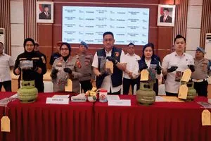 Polres Metro Bekasi Ungkap Praktik “Gas Suntik” LPG Subsidi 3 Kg ke Tabung 12 Kg