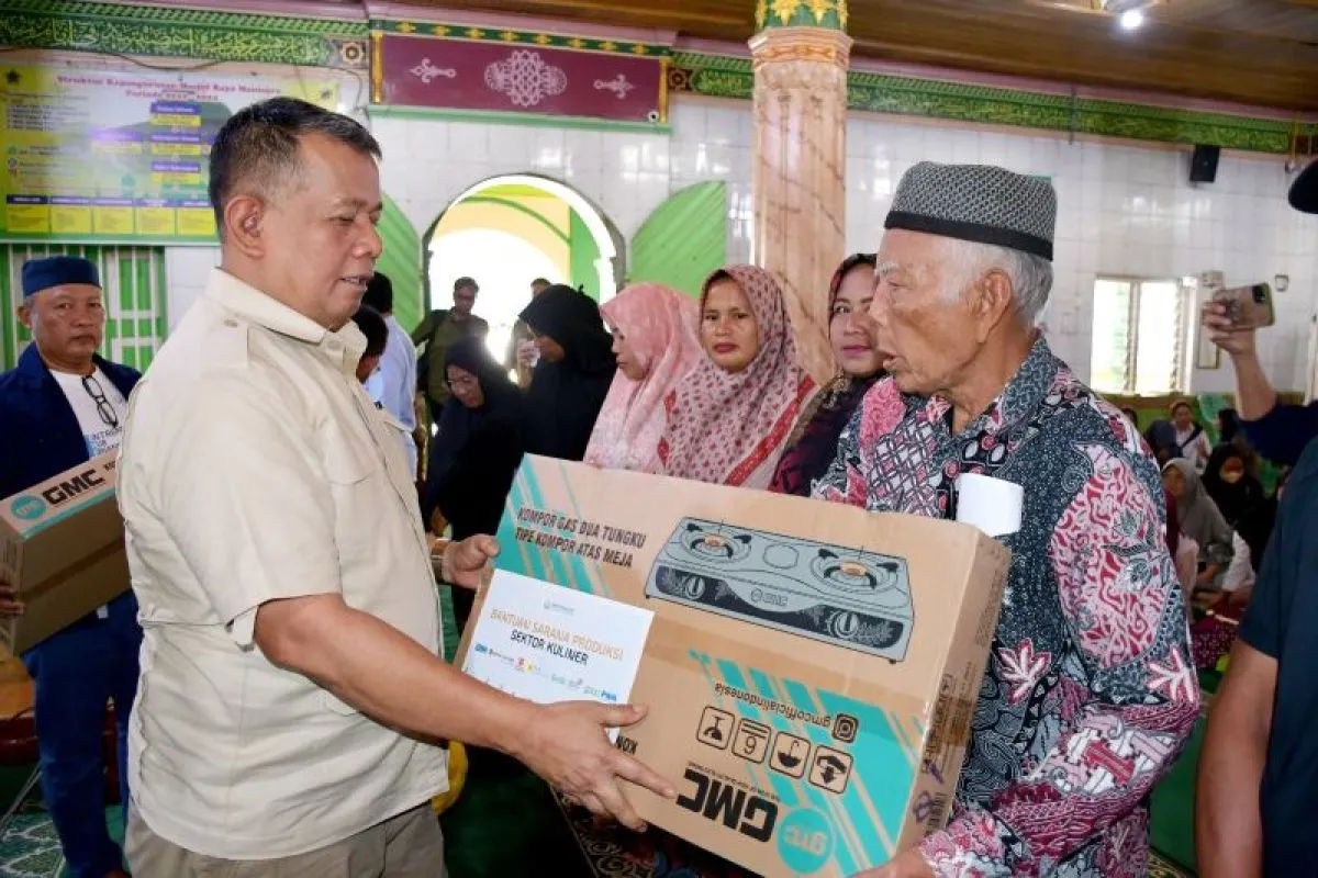 Kementerian UMKM Salurkan Bantuan Sarana Produksi untuk 250 Pelaku Usaha Terdampak Bencana di Agam