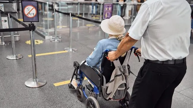 Suami Bawa Istri di Kursi Roda ke Bandara Tenerife, Petugas Temukan Sang Istri Sudah Meninggal
