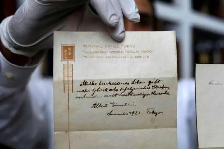 Catatan Tangan Einstein tentang Hidup Bahagia Terjual Rp 21,1 Miliar di Yerusalem