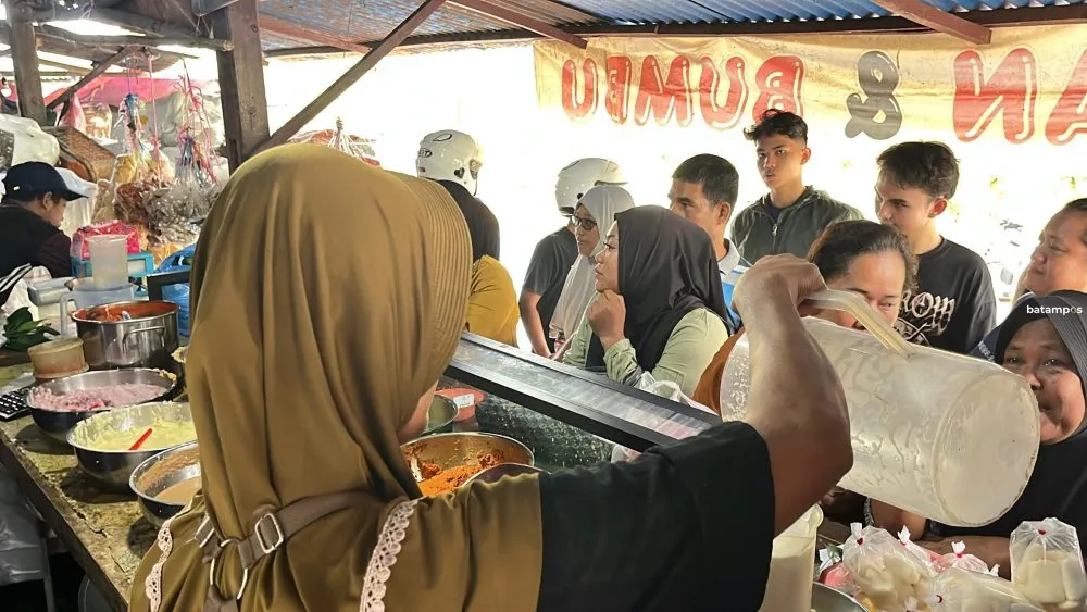 Jelang Ramadan, Kios Santan dan Bumbu di Jalan Kuantan Tanjungpinang Dipadati Pembeli