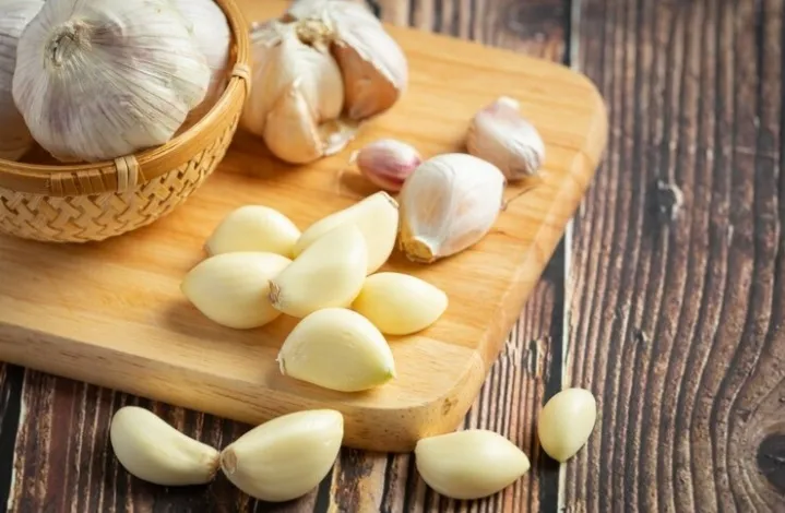 Bawang Putih dan Potensi Manfaat Kesehatannya: Dari Flu hingga Kesehatan Jantung