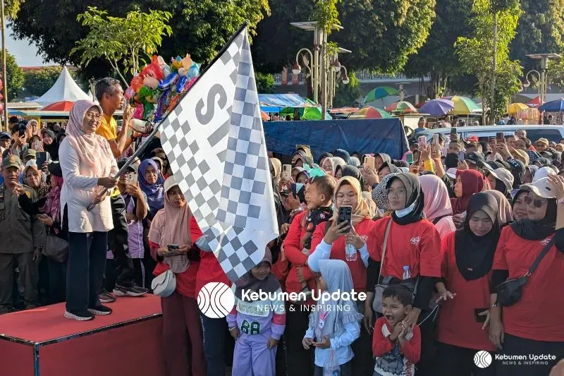 Ribuan Warga Ikuti Jalan Sehat Karnaval SCTV di Kebumen, Bupati Lepas Start dari Alun-alun Pancasila