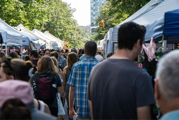 Antrean di Restoran Viral: Sepadan atau Sekadar Ikut Tren?