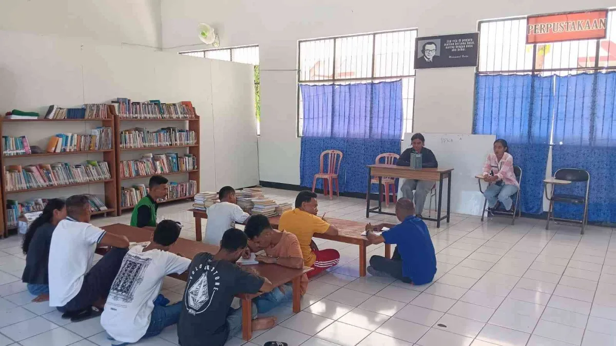 Lapas Ambon Jalankan Pendidikan Kesetaraan untuk Warga Binaan, Didampingi Peserta Magang Nasional