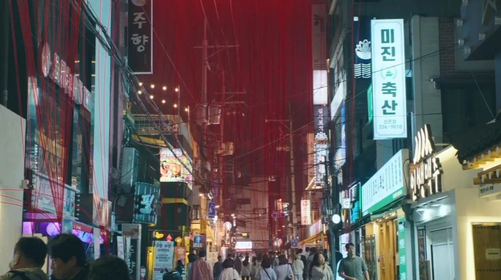 Tren “S Line” Garis Merah Viral di Media Sosial, Terinspirasi Drakor dan Picu Perdebatan Privasi