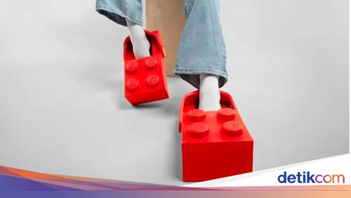 Lego dan Crocs Luncurkan Sandal Mirip Bakiak, Dijual Mulai 16 Februari