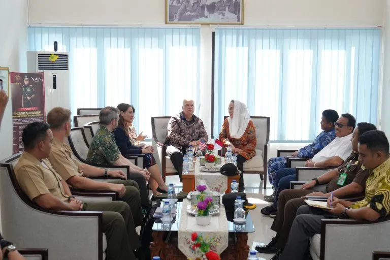Bupati dan Wakil Bupati Natuna Sambut Kedatangan Dubes AS di Bandara RSA