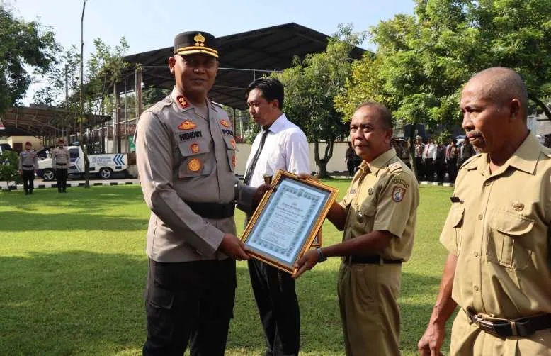 Polres Kendal Gelar Upacara Hari Kesadaran Nasional, Beri Penghargaan untuk Anggota dan Warga