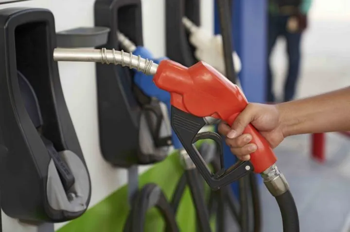 Rangkuman Berita Ekonomi Sepekan: Harga BBM Stabil, Emas Cetak Rekor, hingga Jadwal Pencairan PKH 2026