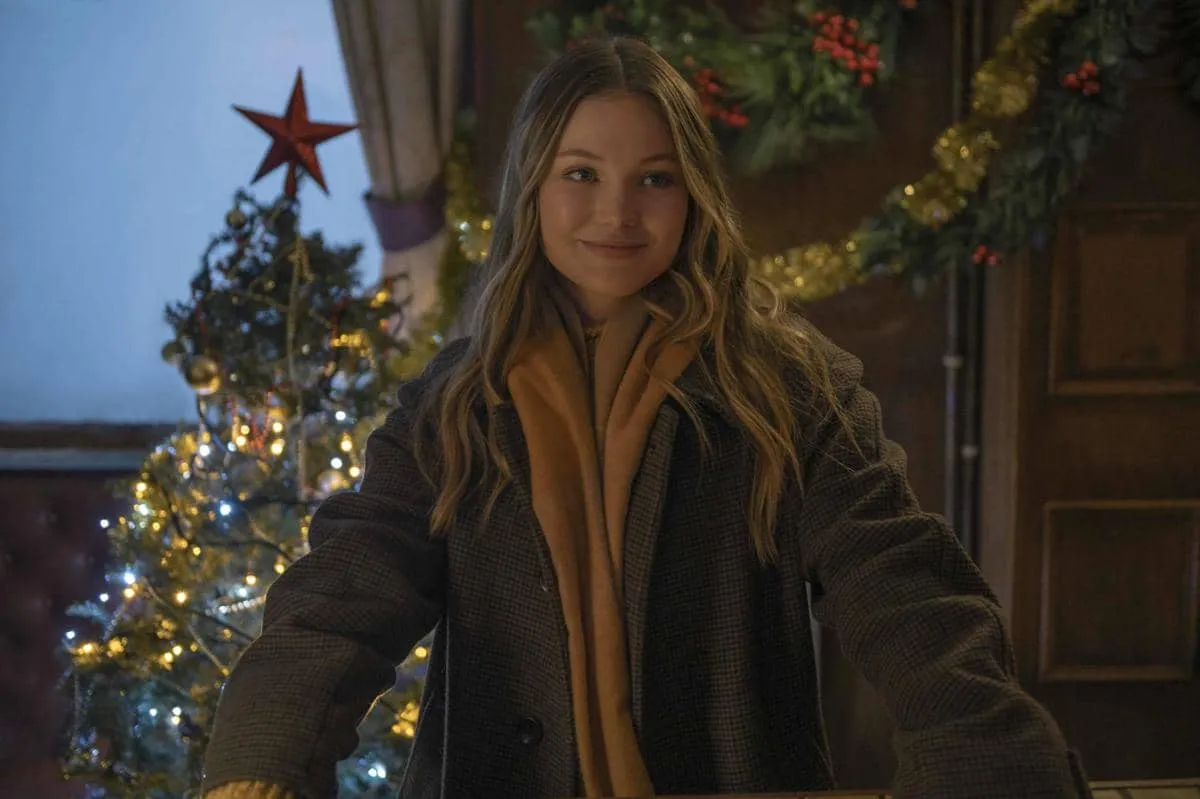 Lima Film dan Serial Olivia Holt yang Patut Ditonton Setelah "Jingle Bell Heist"