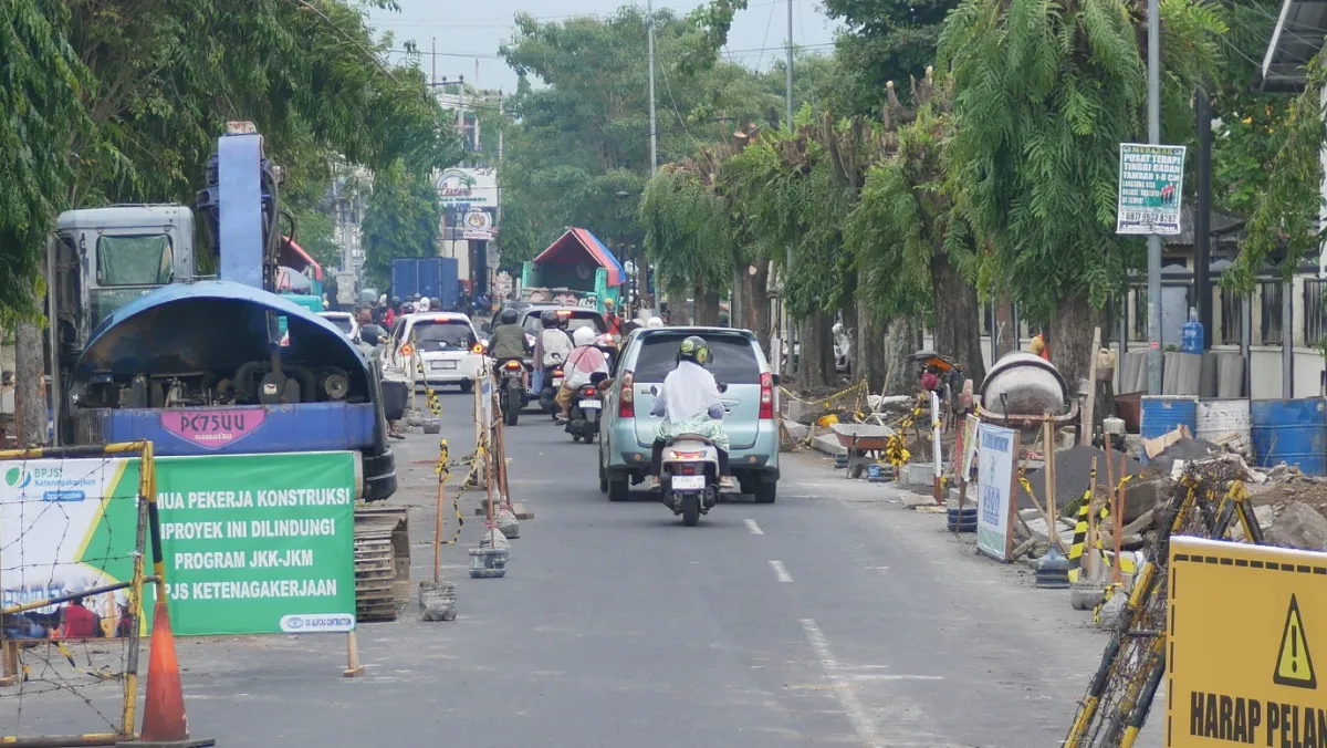 Pemkab Jember Perlebar Trotoar Jalan Kartini untuk Persiapan Kawasan Street Food, Anggarkan Rp 2,7 Miliar