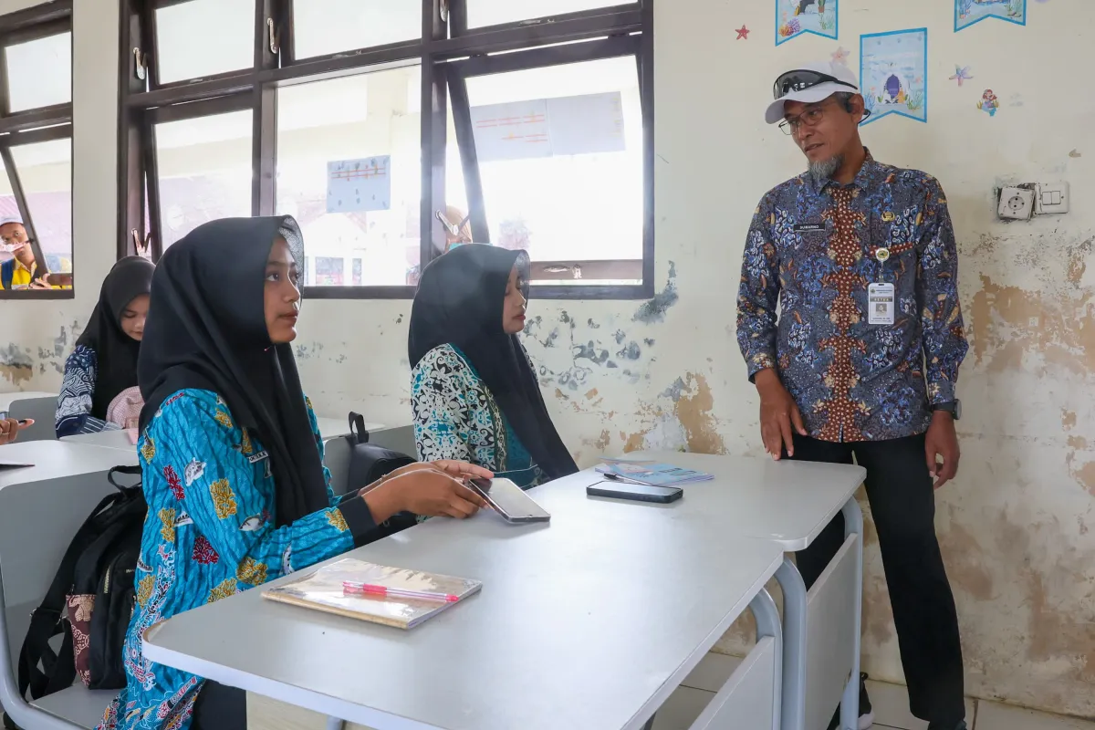 Terinspirasi Perjuangan Guru Muchtar, Sekda Jateng Menyusuri Rute ke SMAN 1 Kampung Laut Cilacap