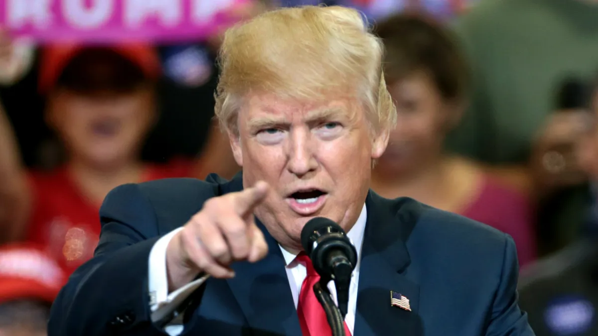 Trump Naikkan Tarif Impor Global ke 15% Sehari Usai Dipatahkan Mahkamah Agung AS