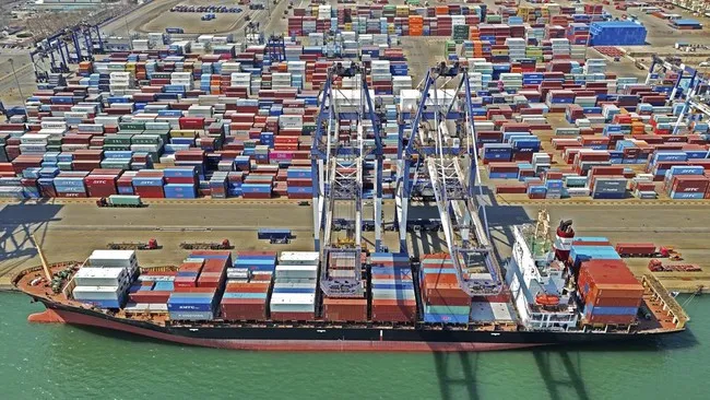 Surplus Perdagangan China 2025 Sentuh US$1 Triliun di Tengah Tekanan AS
