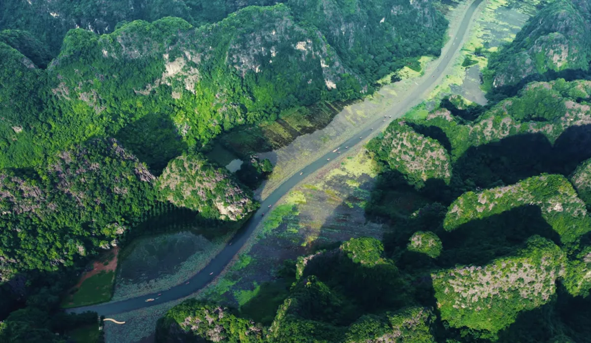 Secret Garden Rilis Video Musik “Song from a Secret Garden” dengan Latar Alam Ninh Binh