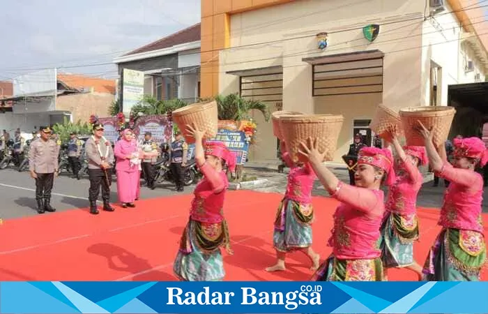 Polres Lamongan Gelar Apel Penyambutan Kapolres Baru, Tampilkan Tari Boran dan Farewell Parade