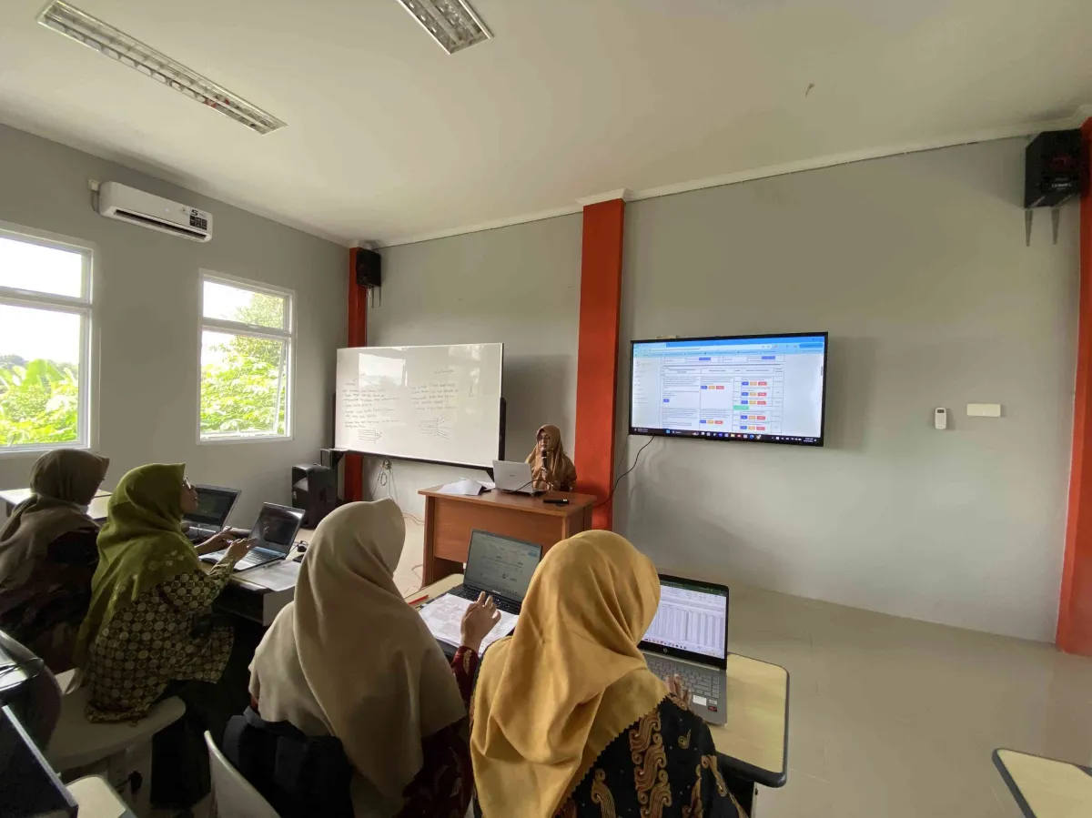 MTsN 2 Banyumas Dampingi Guru Susun SKP Lewat Aplikasi E-Kinerja