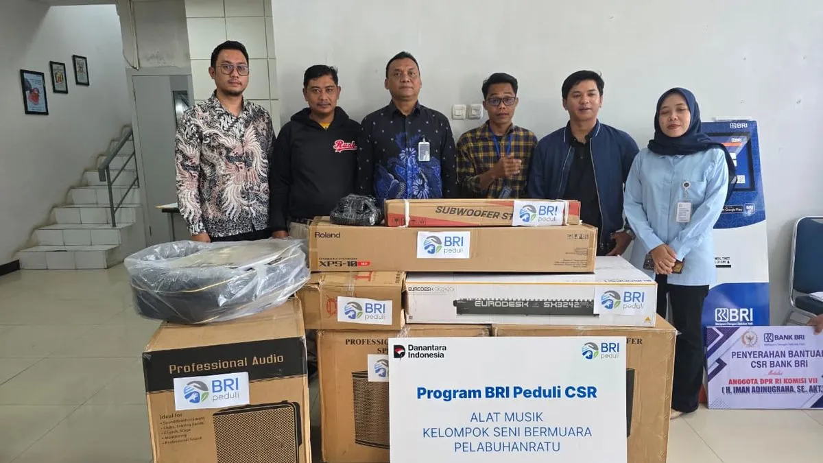 BRI BO Cibadak Salurkan Bantuan Alat Musik untuk Dua Komunitas Seni di Sukabumi