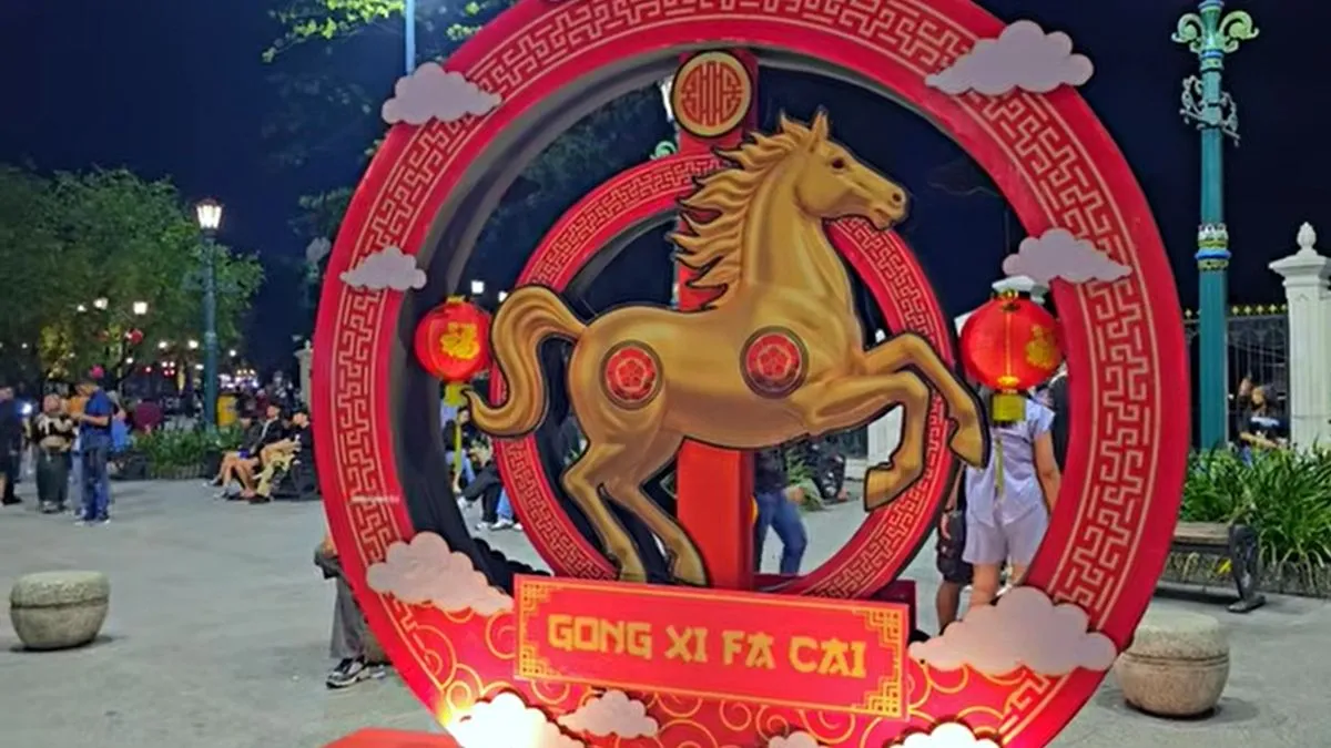 Malioboro pada Malam Hari Jelang Imlek 2026: Lampion, Musik Jalanan, dan Keramaian Wisata