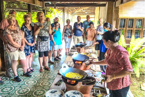 Menelusuri “Peta Kuliner” Vinh Long: Dari Kerajinan Beras hingga Kekayaan Kebun Delta Mekong