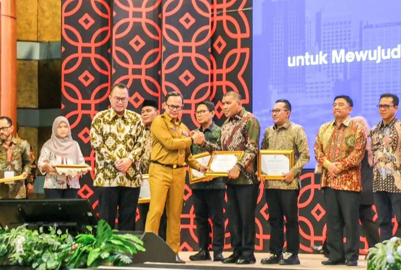 BRIN Beri Penghargaan untuk Karimun atas Komitmen Penguatan Daya Saing Daerah