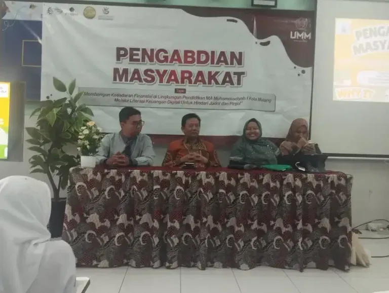 FAI UMM Beri Literasi Keuangan Digital kepada Siswa Kelas XII MAMumtaza untuk Cegah Pinjol dan Judol