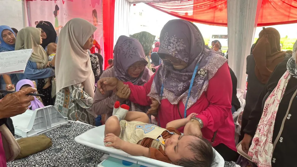 Alfamart dan SoKlin Gelar Posyandu Gratis di Pagedangan Tangerang
