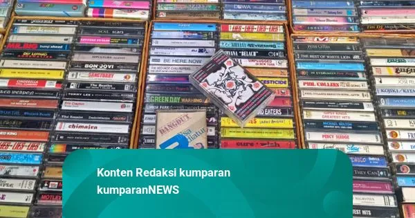 Lapak Kaset di Cihapit Bandung Bertahan di Tengah Era Digital