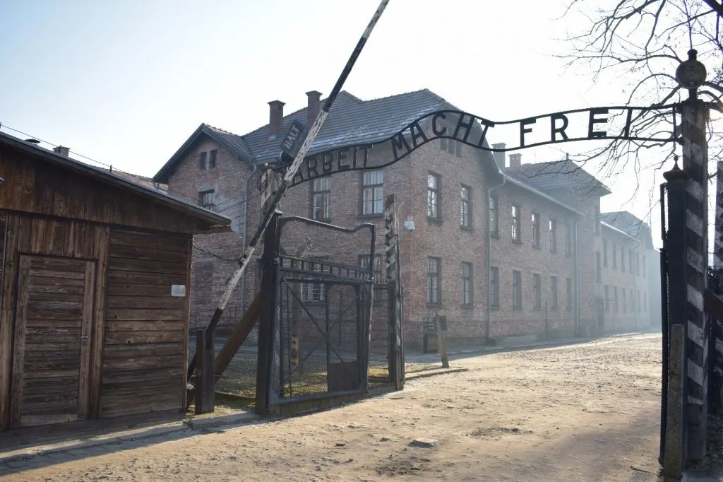 Auschwitz hingga Killing Fields: Lima Lokasi Kelam yang Menjadi Saksi Tragedi Kemanusiaan