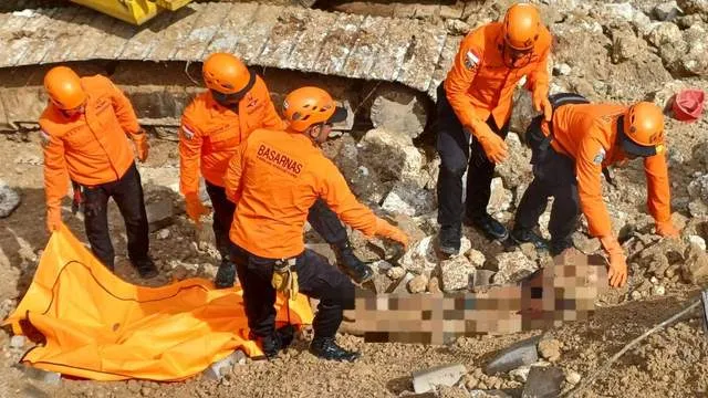 Tiga Pekerja Proyek Tertimbun Longsor di Ungasan, Dua Meninggal Dunia