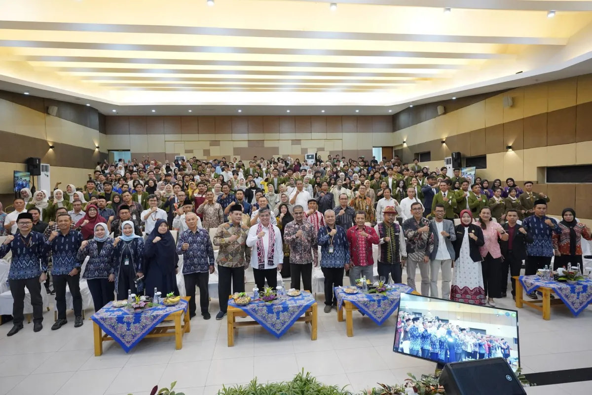 Menaker Yassierli Beri Kuliah Umum di Unizar, Ratusan Mahasiswa dan Para Rektor di NTB Hadir