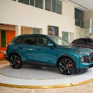 LEPAS Resmikan Showroom Global Pertama di Kelapa Gading, Kenalkan Model NEV Premium L8