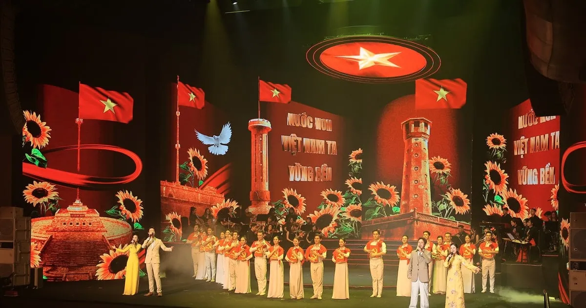 Program Seni “Selamanya Setia pada Partai” Soroti Perjalanan Revolusi Vietnam dan Aspirasi Era Baru