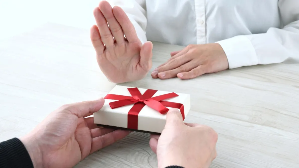 Memetakan Akar Gratifikasi di Indonesia: Budaya Memberi, Celah Birokrasi, hingga Lemahnya Pengawasan