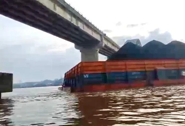Tongkang Batu Bara Kembali Tabrak Jembatan Mahulu, DPUPR Kaltim Siapkan Pemeriksaan Lapangan