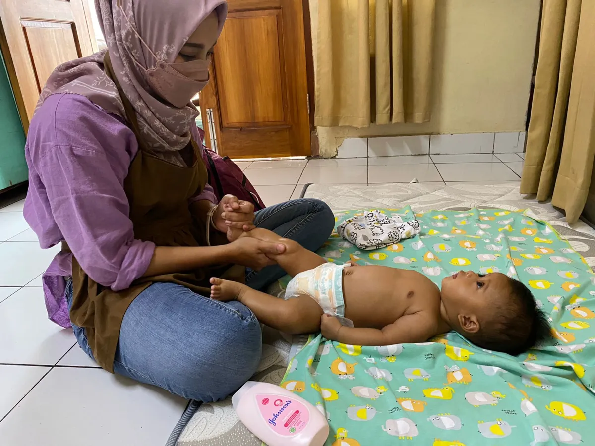 Ika Yuliana Pilih Jadi Fisioterapis Keliling, Tekankan Pentingnya Pijat Bayi oleh Tenaga Terlatih