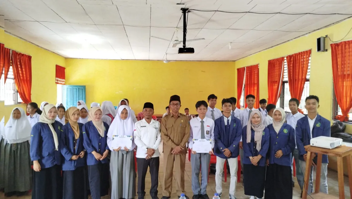 Dosen dan Mahasiswa STAIN Bengkalis Sosialisasikan Pekat di SMAN 5 Sungai Batang