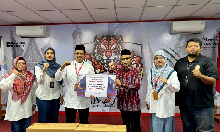 MTsN 5 Padang Terima Bantuan Dua Komputer dan Internet Gratis dari TelkomGroup