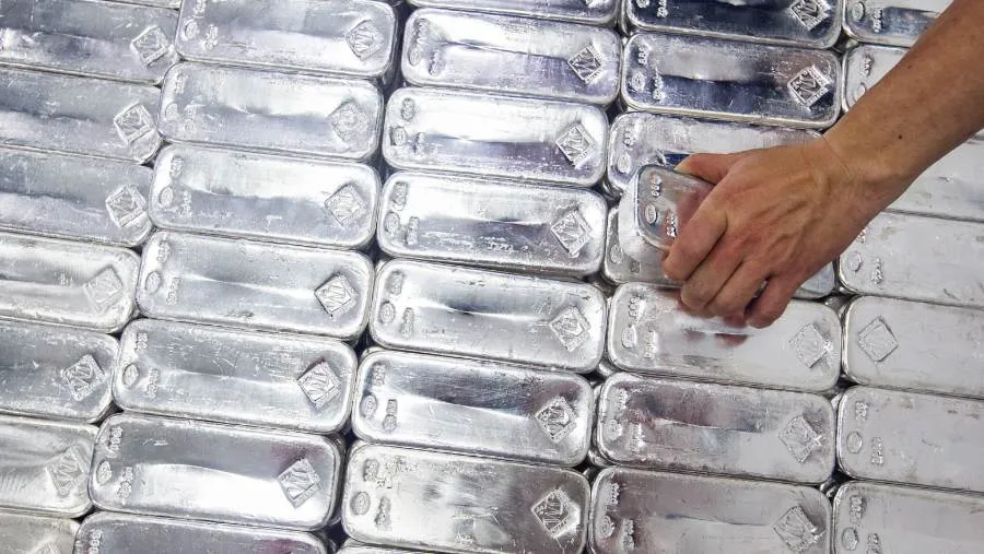 Harga Perak Tembus US$100 per Ons di Tengah Ketidakpastian Global