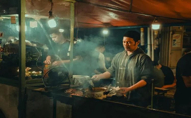 12 Rekomendasi Street Food Surabaya, dari Lontong Balap hingga Pecel Semanggi
